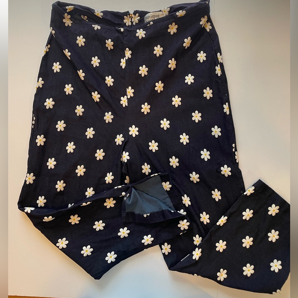 Unique Vintage XL/14 Capri Blue/Navy/ Denim/Color with Daisies, EUC